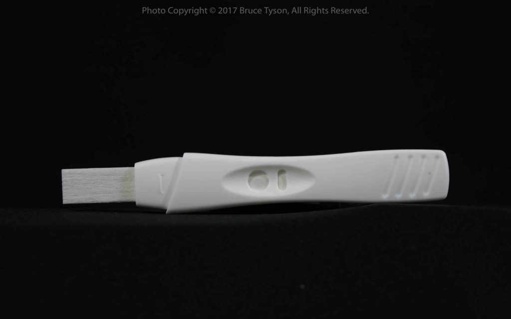 Accu Clear pregnancy test - Test stick with cap removed